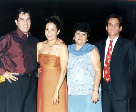 Efraín Flores García, Karla Salazar de Flores, Alicia de Meneses y Alfonso Meneses.
