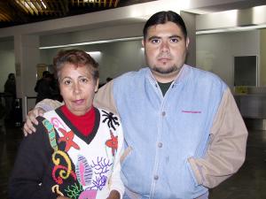 A tijuana B.C. viajó José Luis Navarro, lo despidió Francisco Contreras.