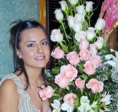 Ivonne Chávez Ríos en su despedida de soltera.