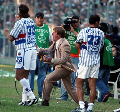 Miguel Herrera, técnico del Atlante, señaló que su equipo aprendió a ganar los partidos y aseguró que están merecidamente en las semifinales del Campeonato Apertura 2003, tras empatar a dos goles como visitante frente a Santos Laguna.