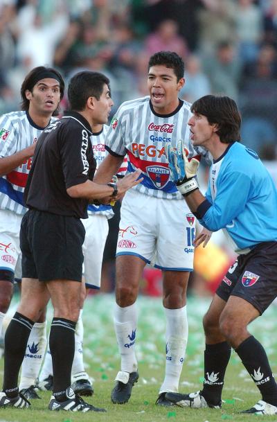 Pese a que jugó con 10 hombres desde el minuto siete del partido, por la expulsión de Edgar Solano, los azulgranas terminaron por salir avantes a la antesala por el título, donde enfrentarán a Tuzos, en juegos que serán seguramente el jueves en Ciudad Nezahualcóyotl y el domingo en Pachuca.