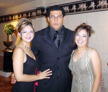 Rocío Rodríguez Peña, Fernando Chávez y Gloria Partida Martínez en un banquete de bodas.