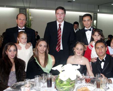 Geraldina y Marcelo Muñoz Ledo; Mauricio y Maggida Nahle; Daniel Berumen, Flor y Miguel Nahle; Camila y Geraldina Muñoz Ledo; Begoña y Natalia Nahle.