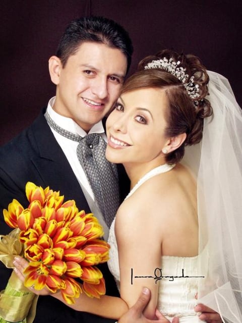 Lic. Marlon Thamar Fuentes Mancillas y Lic. Diana Ávalos Navarro contrajeron matrimonio religioso en la parroquia de San Pedro Apóstol el once de octubre de 2003.
Estudio Laura Grageda.