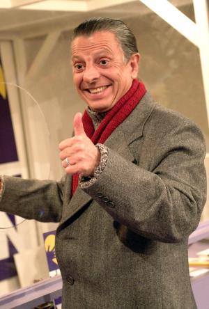 El comediante César Bono pidió al público su donativo.