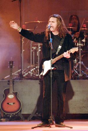 El grupo mexicano de rock Maná fue una de las agrupaciones que apoyó a esta causa al hacer una donación de más de 30.000 dólares correspondientes a sus primera presentación realizada en México en 2003.