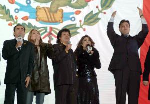 Sin las “tradicionales” lágrimas de Lucero, pero con el humor de Verónica Castro y la participación de Juan Gabriel y políticos como Arturo Montiel, Gobernador del Estado de México y Felipe Calderón en un especial de 100 Mexicanos Dijeron, Teletón, se reunieron 247 millones 759 mil 351 pesos para construir un nuevo centro de rehabilitación infantil.
