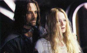 El público sabe que Aragorn, un miembro de la comunidad del anillo, es el heredero del trono de Gondor, que por mucho tiempo ha negado a seguir su destino.