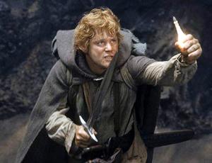 Mientras más cerca están, el poder del anillo aumenta y comienza a afectar la amistad de Sam y Frodo.