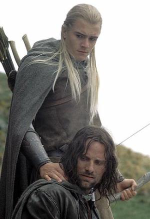 El trono de Gondor ha estado vacío por años, esperando por su rey. Sin gobernantes, Gondor es débil y está en declive.