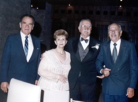 Don Salvador Álvarez y María Elena Cruz acompañados de  Armando Canales y Wilfrido Treviño.