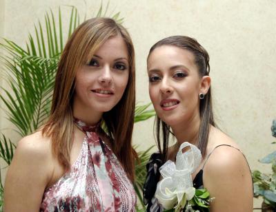  16 de diciembre  


Margarita Tosca Castañeda acompañada de su hermanita Mónica Tosca Castañeda en la despedida de sotlera que le ofrecieron en días pasados