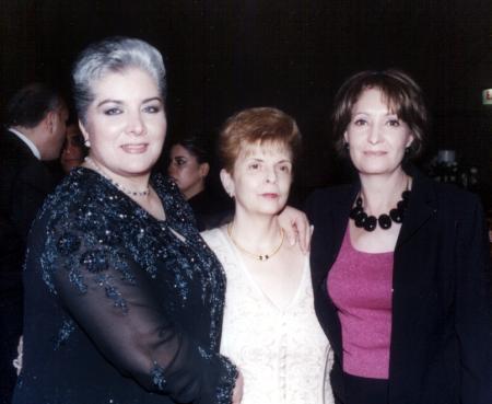 17 de diciembre

Señoras Martha Álvarez, María Elena Cruz de Álvarez y Elvia Díaz.