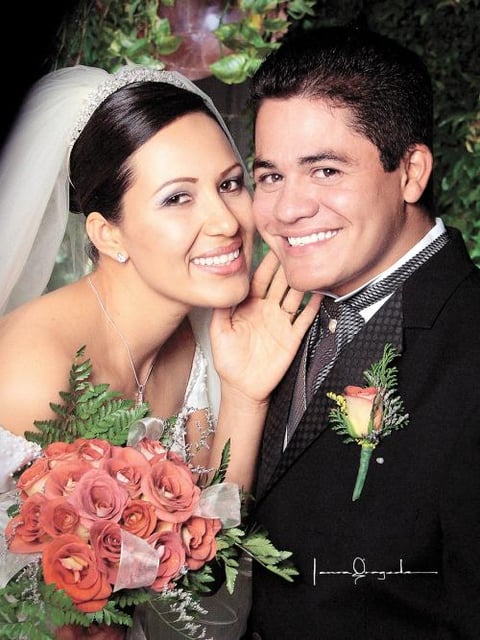 Ing. Juan Carlos Facio López e I.B.Q. Anabel Torres Armendáriz recibieron la bendición nupcial en la parroquia de Nuestra Señora de la Virgen del Perpetuo Socorro el ocho de noviembre de 2003.

Estudio Laura Grageda.