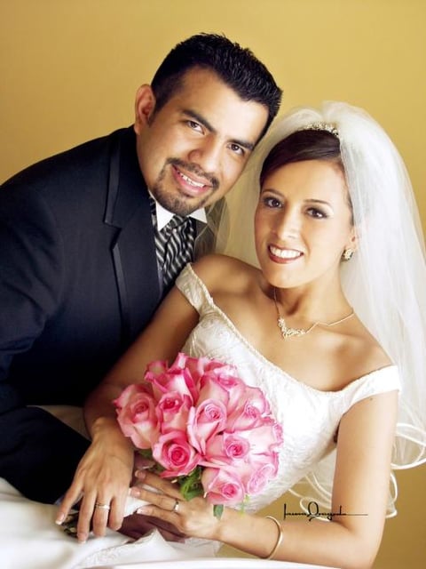 Ing. Jaime Joel Jiménez Sánchez y Lic. Sandra Natalia Hernández Ruiz recibieron la bendición nupcial en la parroquia de Los Ángeles el 27 de septiembre de 2003.


Estudio Laura Grageda.