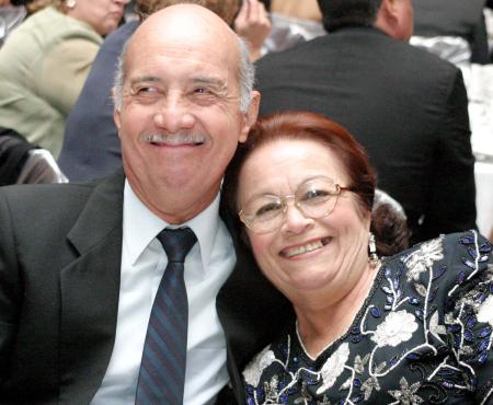 Alejandro Cayetano Alemán y su señora esposa en pasado festejo social.j