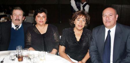 Felipe Maycotte, Alicia de Maycotte, Héctor Gurrola y Juanina de Gurrola en pasado acontecimiento social.