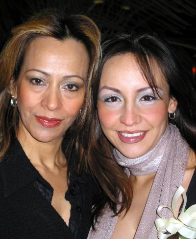 Por su próximo matrimonio, la señorita Silvia Escárcega Hernández fue honrada con una despedida de soltera organizada por su mamá la señora Silvia Hernández López.