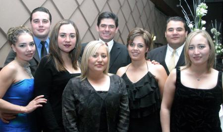 Paty Arredondo de Villanueva, Rolando Villanueva, Cristina González, Mónica González, Rebeca de Ramírez, Guillermo Ramírez, Goretti de Hamdam y Mario Hamdam  en un evento social.