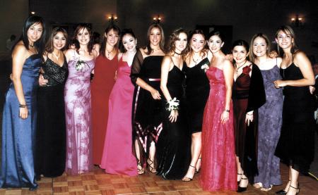  25 de diciembre  
Gloria Hernández, Vanessa Flores, Pily González, Olga Lagarda, Bethy Fores, Paola Rubio, Miriam Martínez, Ana Paula Madero, Lorena López, Loreley Pereyra, Sandra Luna y Yéssica Avelar en pasado festejo de graduación.