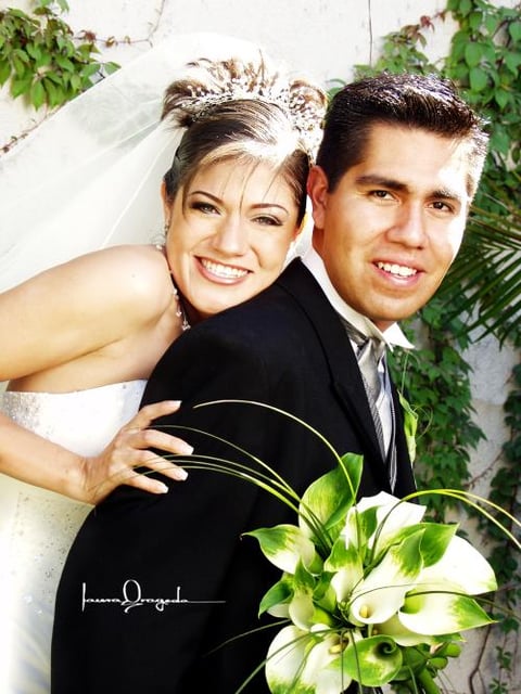 Arq. Carlos Manuel Carrasco Segura y Arq. Jakelinne Cruz Rodríguez contrajeron matrimonio religioso en la capilla del Señor de la Resurrección  del Centro Saulo el 29 de noviembre de 2003.


Estudio: Laura Grageda