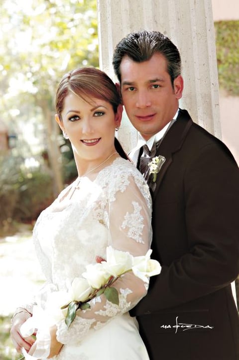 Dr. Arturo Torres Nazer y Lic. Alicia Cárdenas Esquivel contrajeron matrimonio el 22 de noviembre de 2003.
Estudio: Maqueda