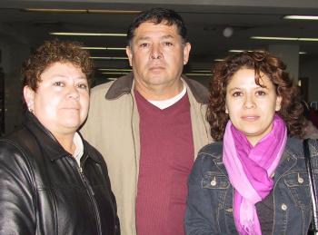 30 de diciembre de 2003
Retornó a San Francisco, Cal, Liliana Espinoza y la despidieron Margarita de Espinoza y Francisco Espinoza.
