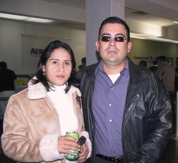 Edgardo Ramírez Castillo se trasladó  a la Ciudad de México en plan de trabajo, lo despidió Catalina García.