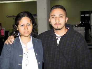 03 de enero 
Eva Pech Reyes retornó a Mérida Yucatán luego de recibir el Año Nuevo en la Laguna, la despidió Edgar Iván Zamora.