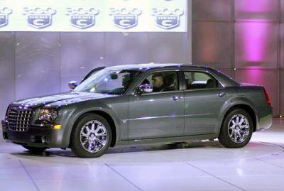 El nuevo Chrysler 300C 2005 se presentó en el salón del auto.