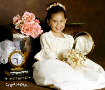 Niña Gabriela de los Ángeles Coronado Delgadillo en una fotografía de estudio con motivo de su tercer cumpleaños de vida