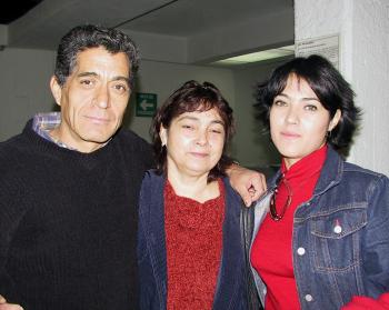 04 de enero 
Para tratar negocios relacionados con la nutrición  viajó a Cancún Janeth Flores. La despidieron Miguel Flores y Geno Acosta.