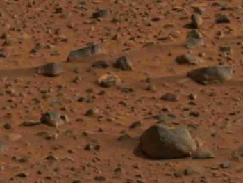 El robot arqueólogo Spirit se dirige por primera vez a un cráter marciano en busca de agua, energía o restos carbónicos que significarían posibilidades de algún tipo de vida en ese planeta, confirmó personal de la NASA.