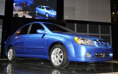 También fue presentado el  Kia Spectra 2004