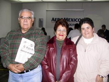 06 de enero 
Leticia Guerrero retornó a México, la despidieron sus papás José Luis Guerrero y Martha de Guerrero.