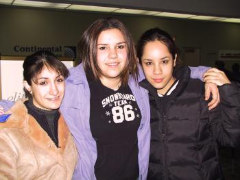 Macris Resati se trasladó a Canadá donde estudiará durante un año, la despidieron Begoña Zertuche e Ilse Esquivel.