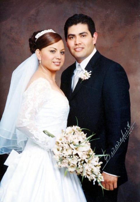 L.A.E. Francisco Rodríguez Alemán y Lic. Gloria Graciela Insausti Rodríguez recibieron la bendición nupcial en la parroquia de Nuestra Señora de la Virgen de la Encarnación el 26 de diciembre de 2003.

Estudio Papadakis