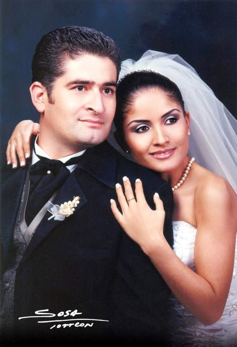 Lic. Felipe Eduardo Hamdan Medina y Lic. María del Socorro Rodríguez Estrada recibieron la bendición nupcial en la parroquia de La Sagrada Familia el 22 de noviembre de 2003.
Studio Sosa