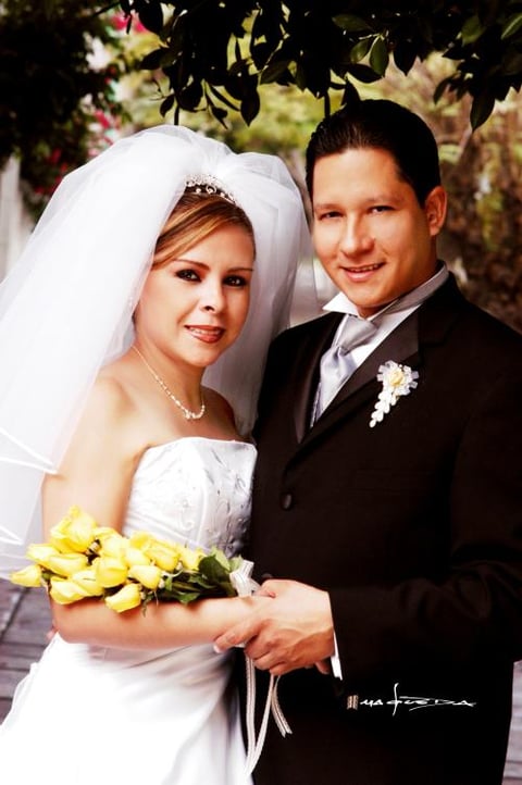 Sr. Erik Ludwing Cano Robledo y Srita. Silvia Patricia Garay Contreras contrajeron matrimonio en la parroquia de San Pedro Apóstol el 25 de octubre de 2003.

Estudio Carlos Maqueda