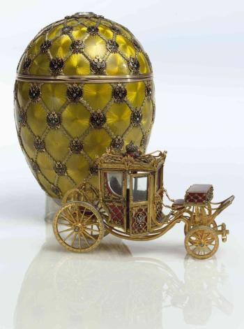 Una colección de piezas de Fabergé valorada en 90 millones de dólares y que incluye ocho huevos que pertenecieron a la familia imperial rusa, será subastada en abril próximo en Nueva York.
Imagen:  El huevo de la coronación