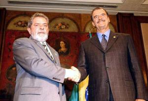 El presidente de Brasil  Luiz Inacio Lula da Silva y el presidente mexicano Vicente Fox momentos antes de inaugurar la Cumbre de las Américas.