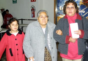  12 de enero  
Constancia Serrano Acuña, Olivia Acuña Márquez y Olivia Márquez López regresaron a Tijuana las despidió Margarita Acuña