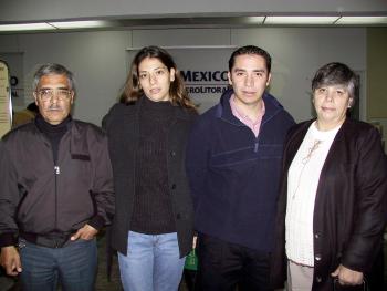 A Villahermosa viajó Luis Herrera y fue despedido sus padres.