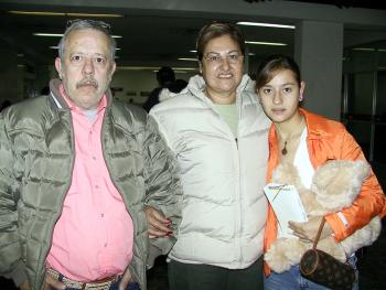  13 de enero  
Rocío Borbolla viajó a Tuxtla, la despidieron sus padres Francisco y Socorro Borbolla