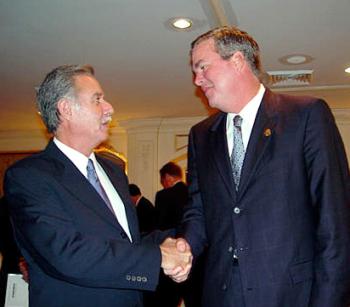 El gobernador de Florida y hermano del presidente de EU Jeff Bush felicitó a Oscar Berger por su nuevo cargo.