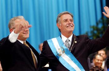 En una ceremonia en el Gran Teatro Nacional Centro Cultural 'Miguel Angel Asturias', añadió que 'los escándalos de corrupción y abusos de poder y desfalcos en que han estado involucrados funcionarios del Estado han llevado a los guatemaltecos a perder la confianza en el gobierno y sus instituciones'.
