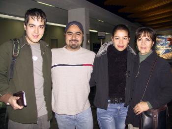  17 de enero  
A Toronto Canadá se trasladó Aldo Montelongo en plan de estudios, le desean buen viaje su mamá María del Carmen Padilla y sus hermanos Alan e Ivonne.