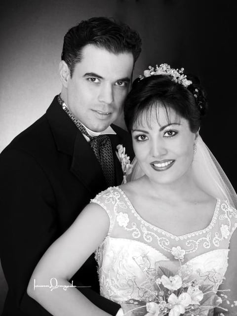C.P. Estela Morales Ramos contrajo matrimonio con el Ing. Raúl Sergio Pérez Castillo.

Estudio Laura Grageda