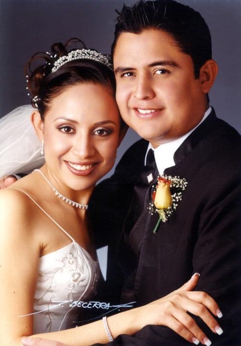 L.A.E. Luis Alberto Morón  Álvarez y Lic. Mónica Iveth Salazar Olivares contrajeron matrimonio religioso en la iglesia de La Inmaculada Concepción el 19 de diciembre de 2003.

Estudio Flavio Becerra