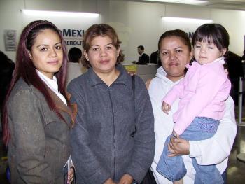  18 de enero  
Yuridia Mijares se trasladó a Cancún en plan vacacional, la despidieron Leonor Salazar, Laura Samaniego y Arely Samaniego.